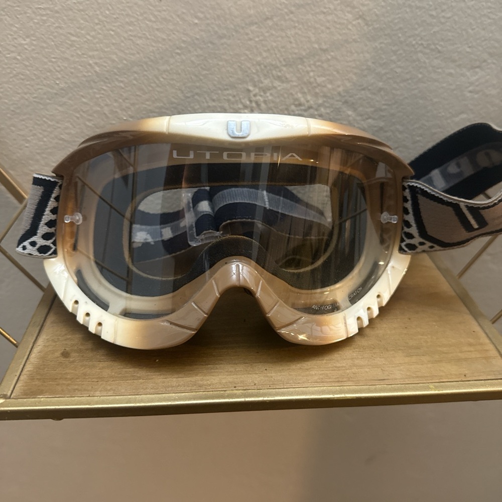 Utopia Tan and White Ski Goggles